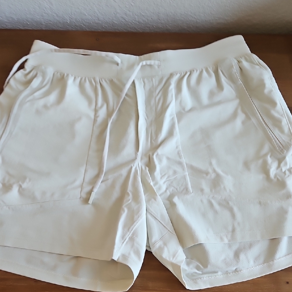 Mens's Lululemon Cream Shorts